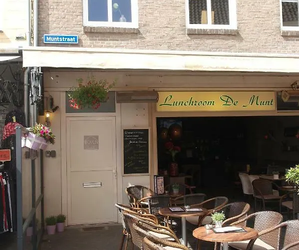 Apartment Boven De Ijsjes